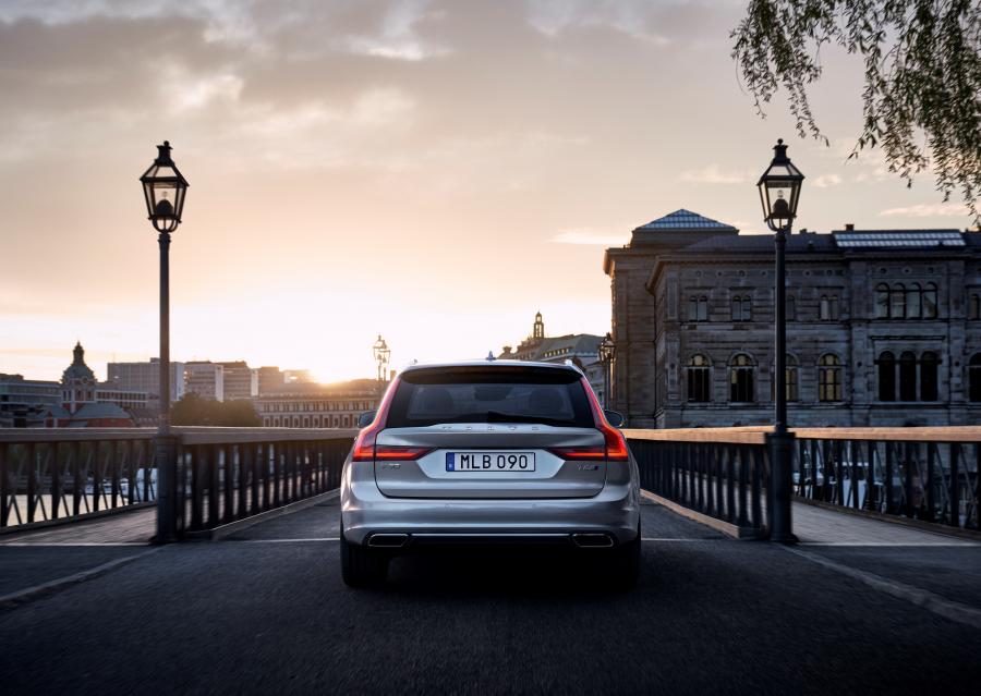  Volvo V90 T6 Inscription 2016 года  (фото 12 из 49)